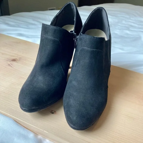 Fergie Heeled Ankle Booties - Picture 3 of 7